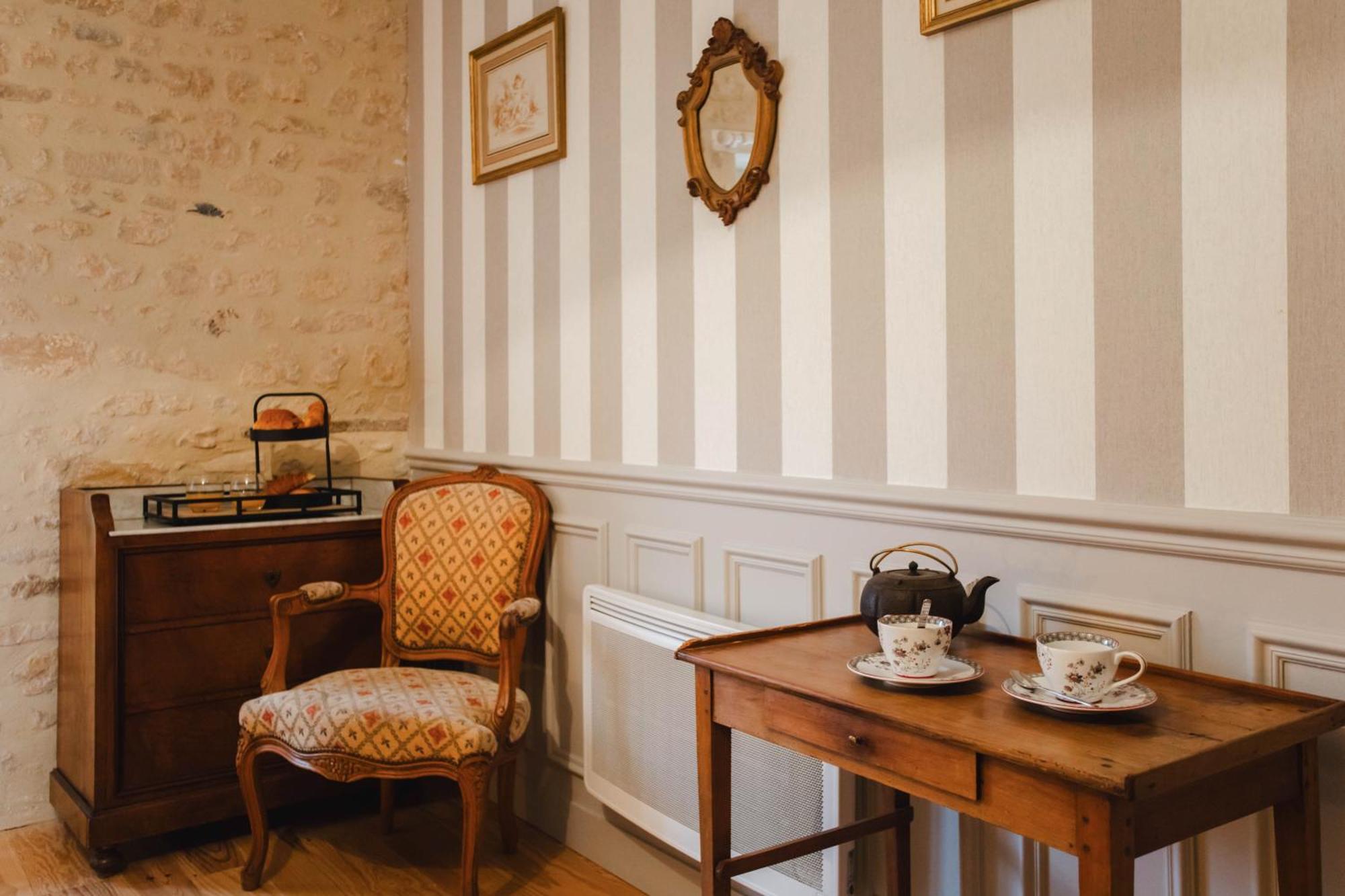Le Manoir Des Marronniers 호텔 Sully  외부 사진